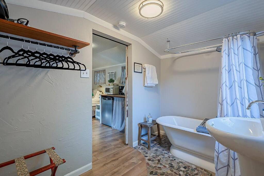 Cute Peaceful Tiny House Getaway W Backyard - Low Summer Rates! Tucson Buitenkant foto