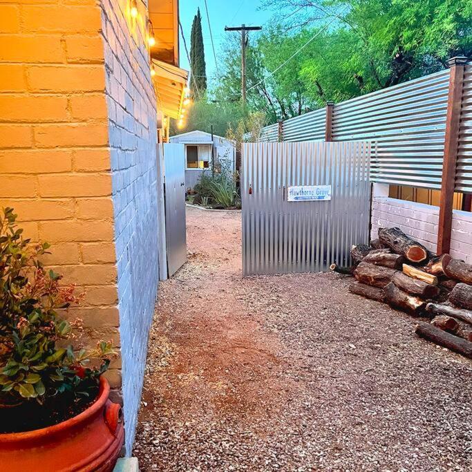 Cute Peaceful Tiny House Getaway W Backyard - Low Summer Rates! Tucson Buitenkant foto